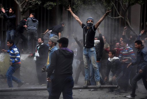 Disturbios frente al palacio presidencial y choques en el norte de Egipto