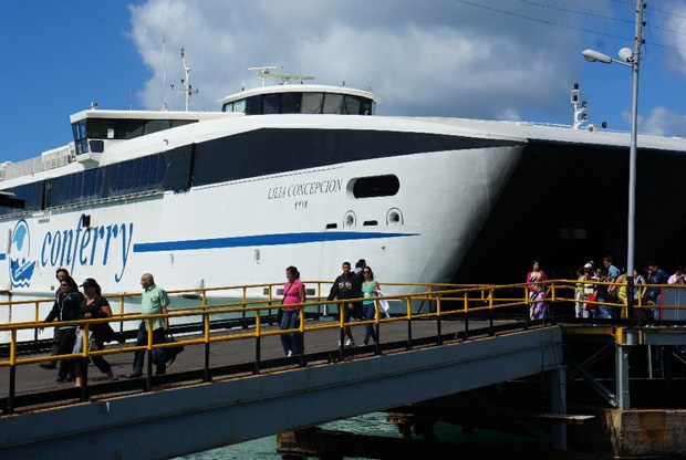 Ministra de Transporte sostiene reunión de trabajo con operadoras de ferry