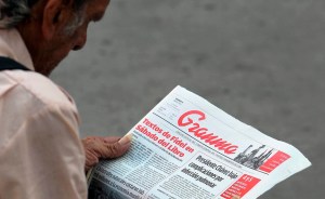 Los cubanos siguen atentos a Chávez tras la noticia de su infección pulmonar