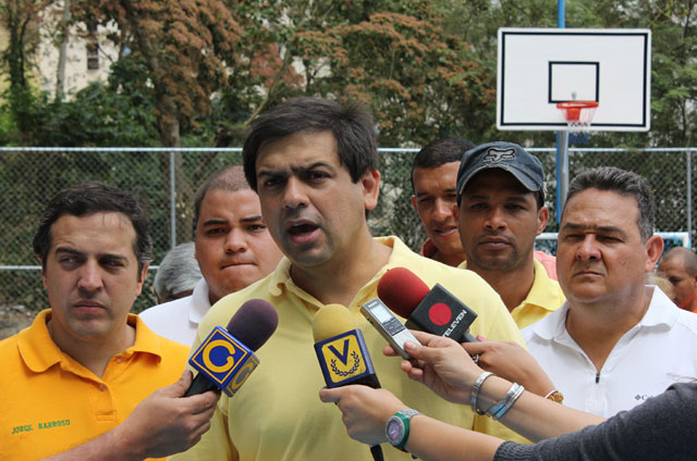 Alcalde Ocariz entregó área deportiva a vecinos de Paulo VI (Fotos)