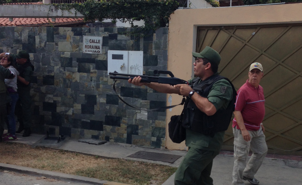 GN detiene a estudiantes que protestaban en la embajada de Cuba (Fotos y Video)