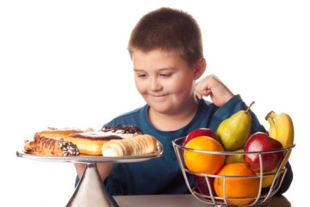 Informe de la ONU muestra preocupación por sobrepeso en menores a causa de comida chatarra