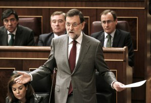 Mariano Rajoy descarta dimitir y niega haber recibido dinero negro