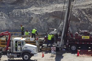 En Chile intentan rescatar a minero atrapado a más de 300 metros de profundidad