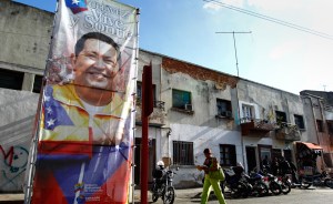 En las calles se respira ambiente electoral ante ausencia de Chávez