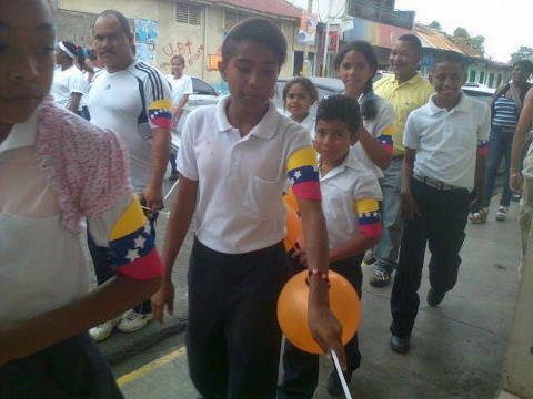 Leopoldo López criticó duramente brazalete tricolor en los niños (Foto)