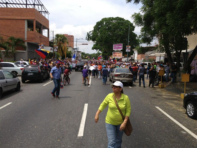 Protestan frente al CNE – Barquisimeto (Fotos)