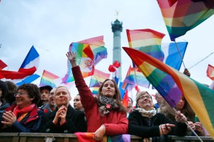 Miles de personas en un concierto para festejar el matrimonio gay en París (Fotos)