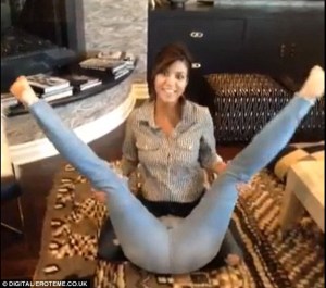 Las hermanas Kardashian prueban suerte con el contorsionismo (Foto + Video)