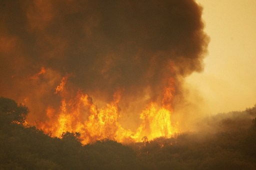 Fuerte incendio se expande en California (FOTO)