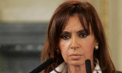 Kirchner califica de “humillante” bloqueo de avión de Morales en Europa