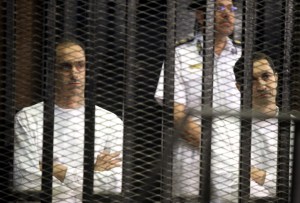 Los hijos de Mubarak salen de la cárcel en cumplimiento de la orden judicial