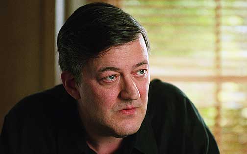 Stephen Fry intentó suicidarse con pastillas y alcohol