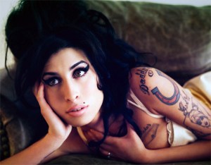 Amy Winehouse es celebrada en su hogar espiritual