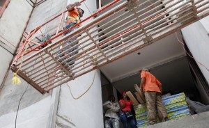 Trabajadores de la construcción amenazan con ir a paro
