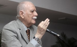 José Vicente Rangel pide la libertad de Iván Simonovis