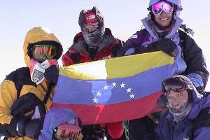 Montañistas venezolanos alcanzaron cima de montaña canadiense