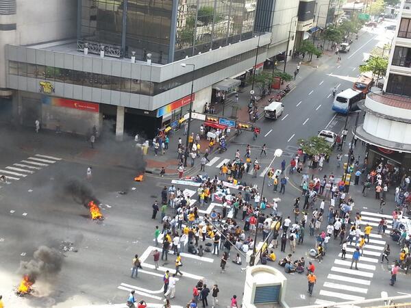 Estudiantes protestan en la Av. Francisco de Miranda: “El futuro está de paro” (Fotos)