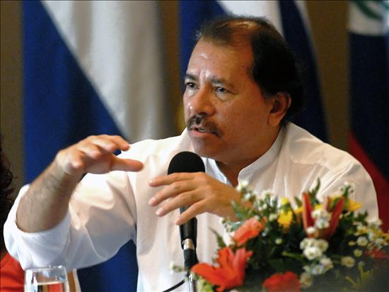 Según analistas: Daniel Ortega busca reelección indefinida y alianza con militares