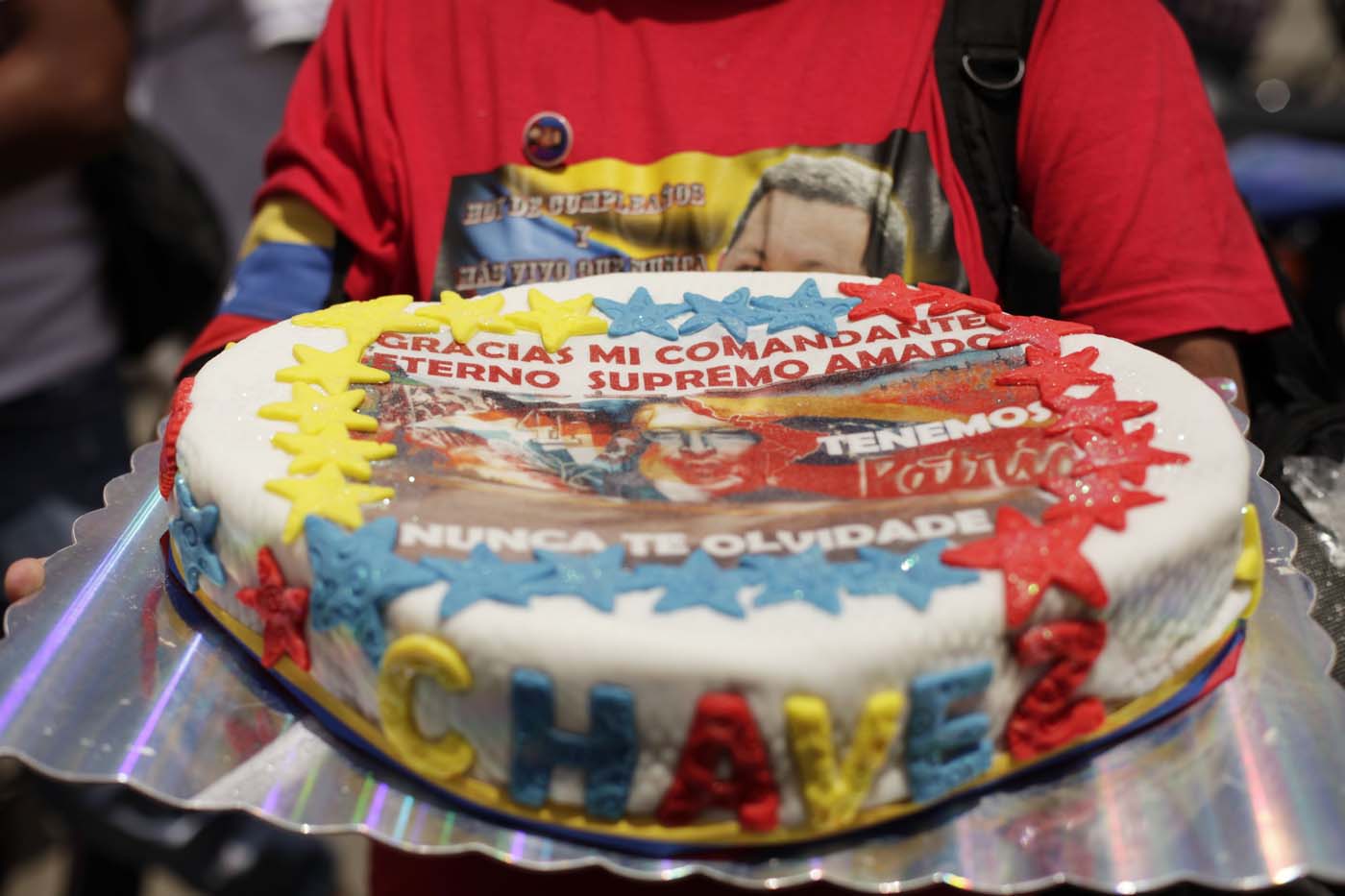Hasta una torta para Chávez en el 23 (Fotos)