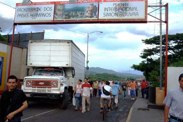 Restringido tráfico terrestre entre Colombia y Venezuela por huelga
