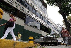 Venezuela y Colombia acuerdan aumento de precio y suministro de gasolina en frontera