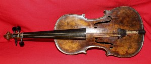 Un violín que sonó durante la travesía del Titanic será expuesto en Belfast (Fotos)
