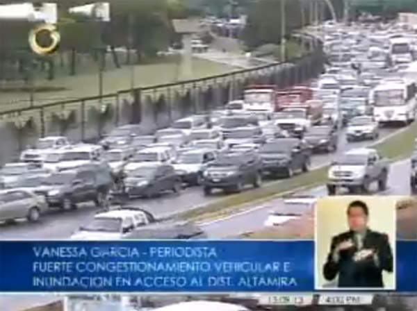 Inundado el distribuidor Altamira y con fuerte congestionamiento vehicular