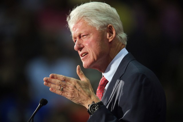 Bill Clinton defiende a Obama por no ceder ante republicanos en debate fiscal