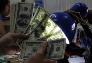 Investigan 2 mil casos por uso ilícito de divisas