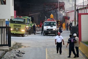 Afectados tres galpones tras incendio en empresa Petrocasa