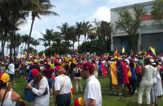 Venezolanos en Miami piden a EEUU intervenir para reapertura de consulado