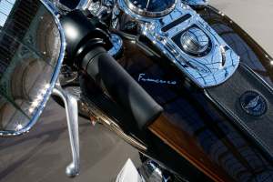 El papa Francisco vendió su moto en 210.000 euros