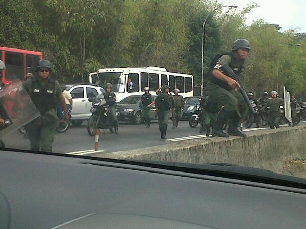Guardia Nacional dispersa manifestantes en la Prados del Este (Foto)