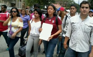 Estudiantes marcharon hasta la embajada de Cuba (Fotos y Video)