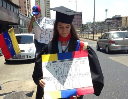 Este es el mensaje de una joven recién graduada para Venezuela (Foto)