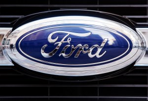 Ford suspende sus operaciones por 25 días