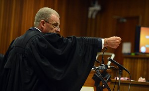 Fiscal afirma que Pistorius discutió con su novia antes de matarla
