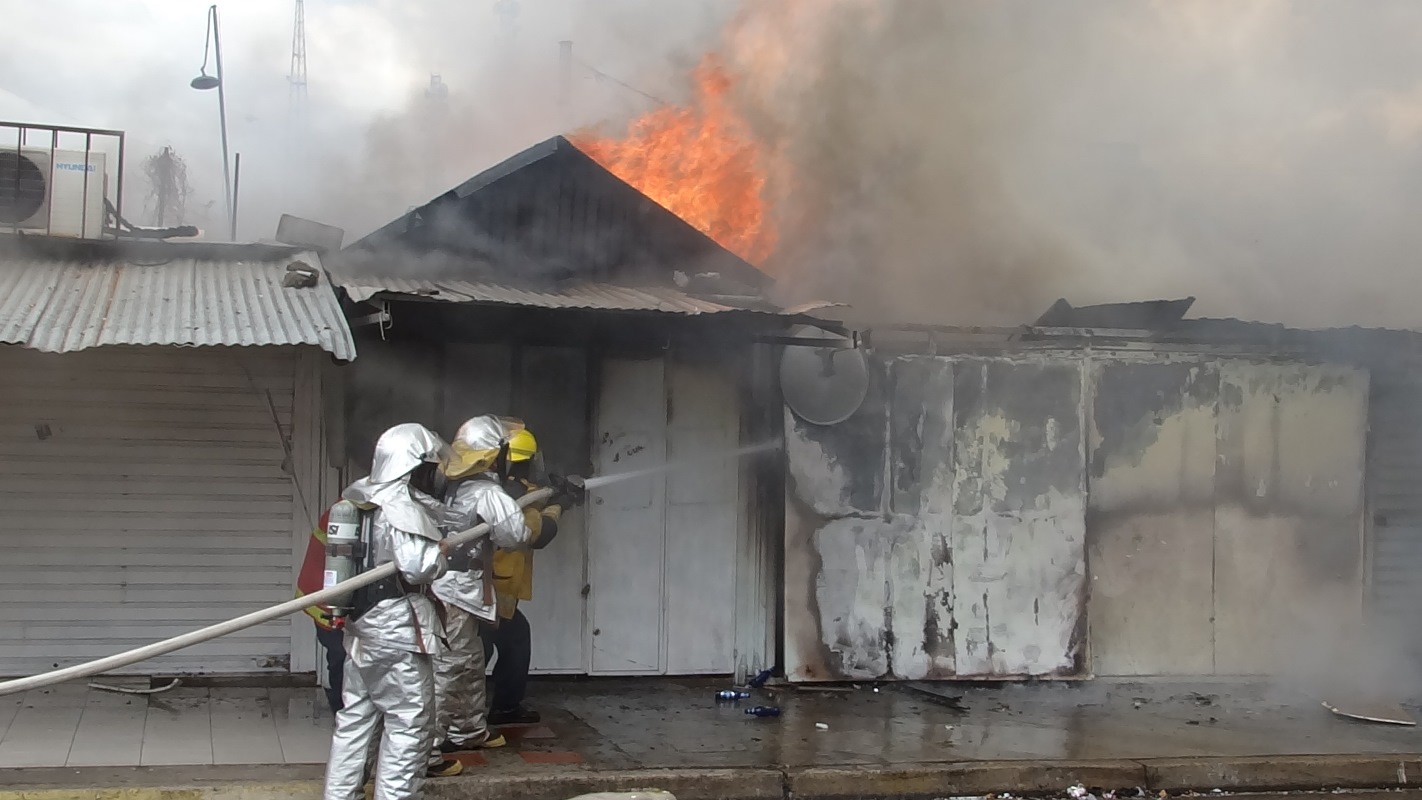 Desespero y frustración en Caroní por falta de equipos para apagar gran incendio