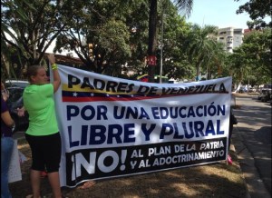 Carabobeños marcharon hasta la Defensoría del Pueblo por una educación plural (Fotos)