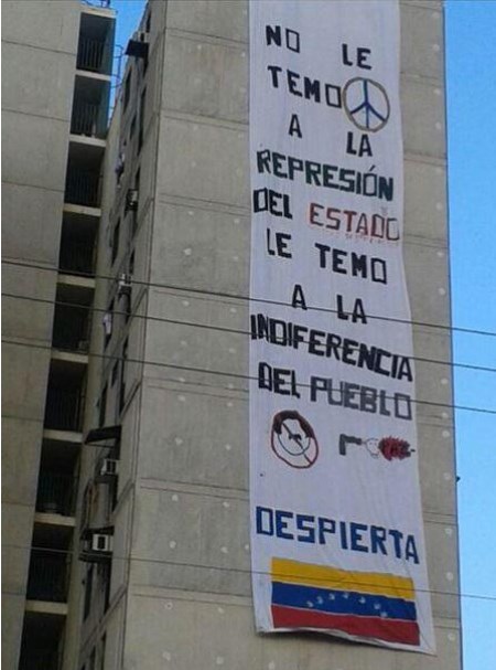 Mega pancarta: No le temo a la represión sino a la indiferencia del pueblo (Foto)