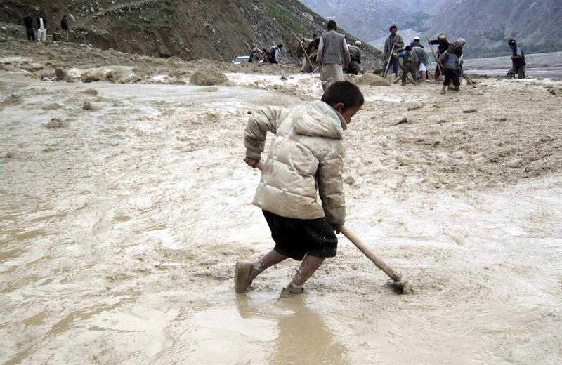 Confirman mas de 2 mil muertos tras deslave en Afganistán