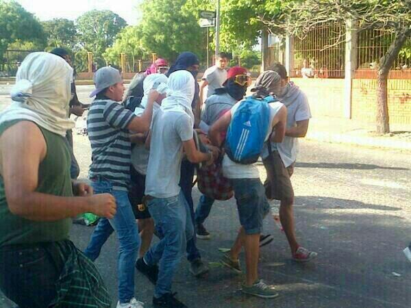 “Colectivos de Paz” hieren de bala a estudiante en Barquisimeto (FOTO)