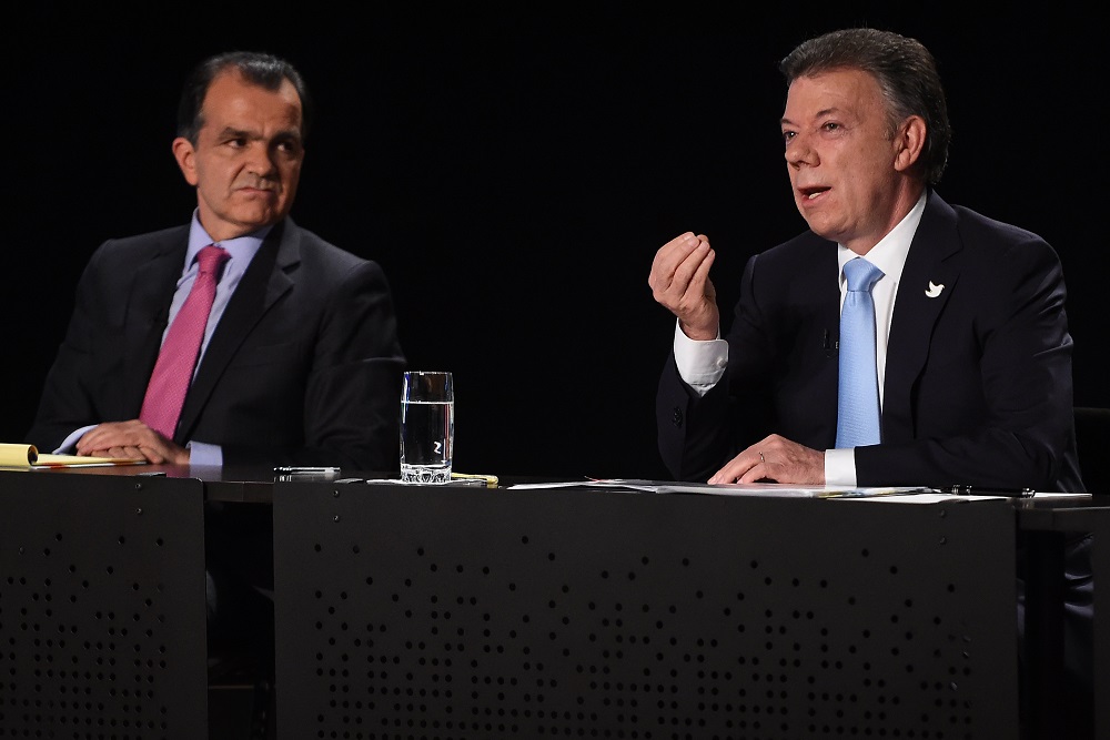 Colombianos elegirán presidente en reñida elección centrada en diálogo con FARC