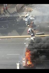 Cerrada por barricadas la Av. El Milagro en Maracaibo (Fotos)