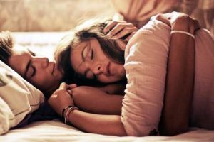 Según la ciencia, así duermen las parejas felices