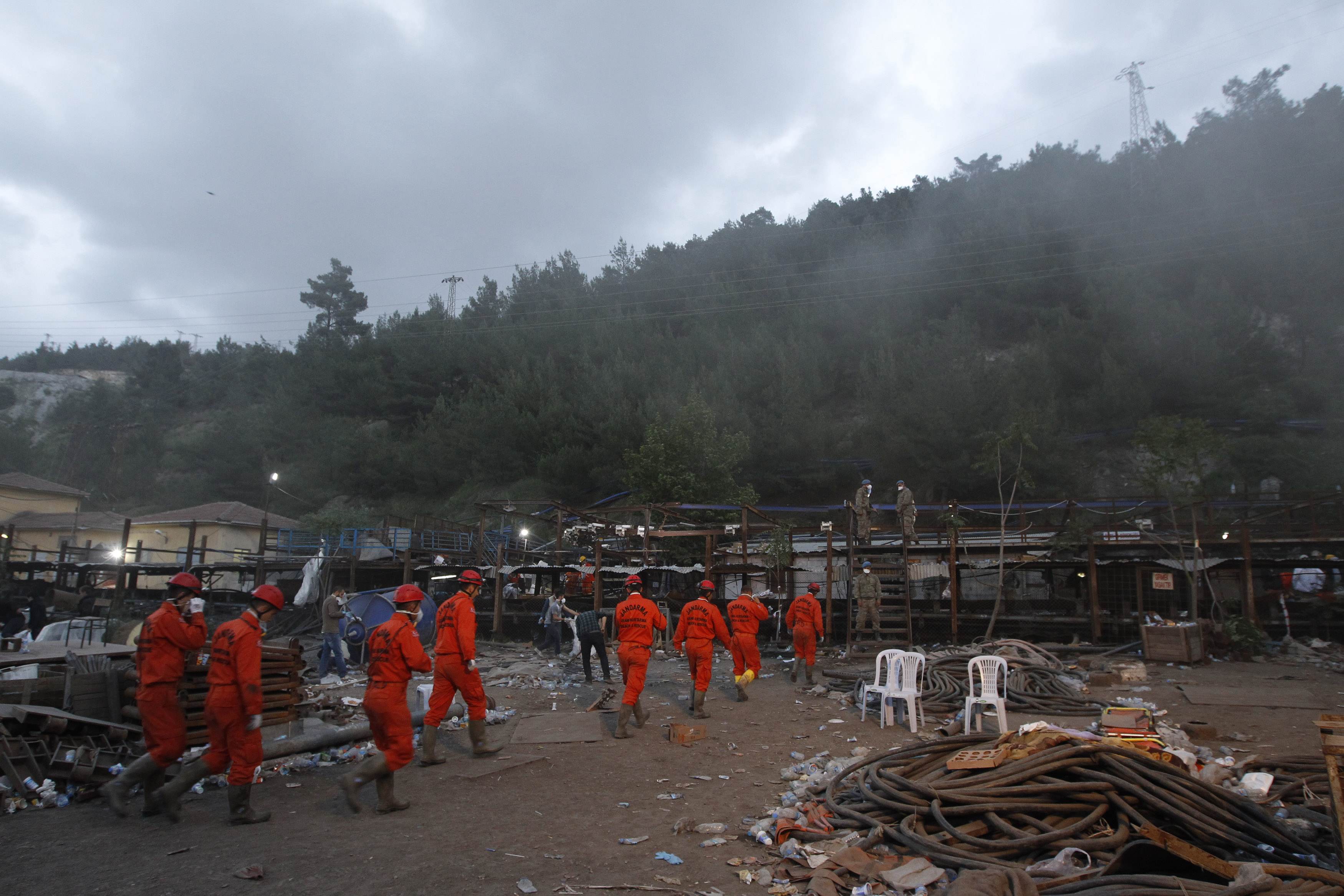 Al menos 282 muertos en accidente minero en Turquía