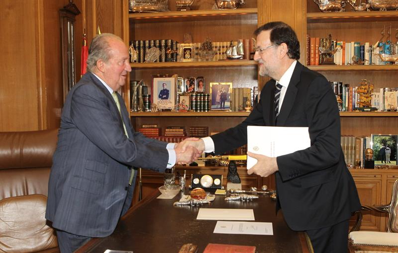 Rajoy transmite el “apoyo” y los “mejores deseos” del Rey a la selección