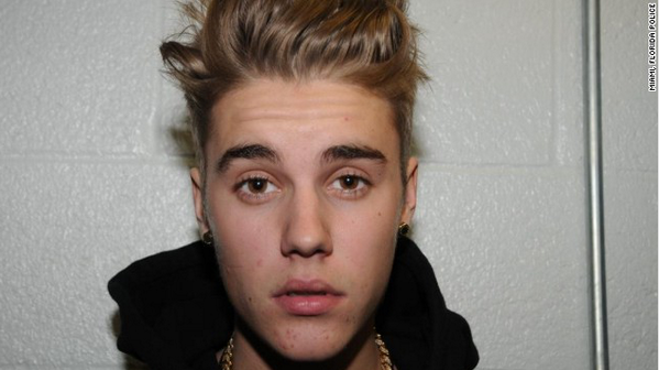 Justin Bieber obligado a pedir perdón… ahora por racista