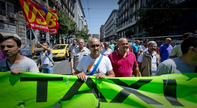 Protesta de taxi causa problemas de tráfico en grandes ciudades europeas (Fotos)